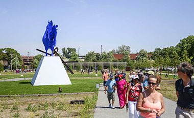 Visitors at the Minneapolis Sculpture Garden